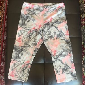 Artsy Capri Leggings